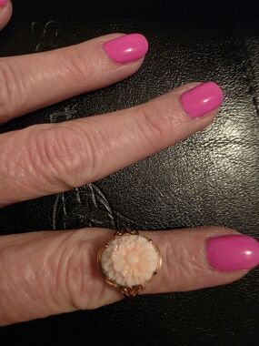 Vintage-Inspired Light Pink Floral Cameo Ring in Gold Tone